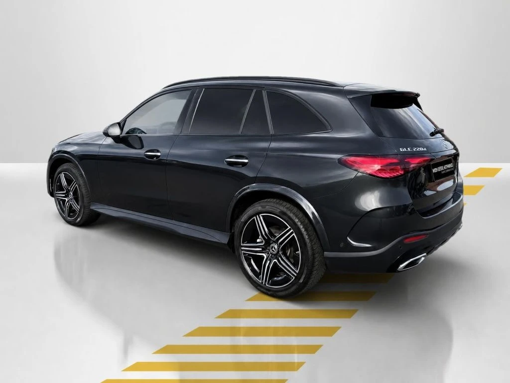 Mercedes-Benz-GLC 220 d-image-12