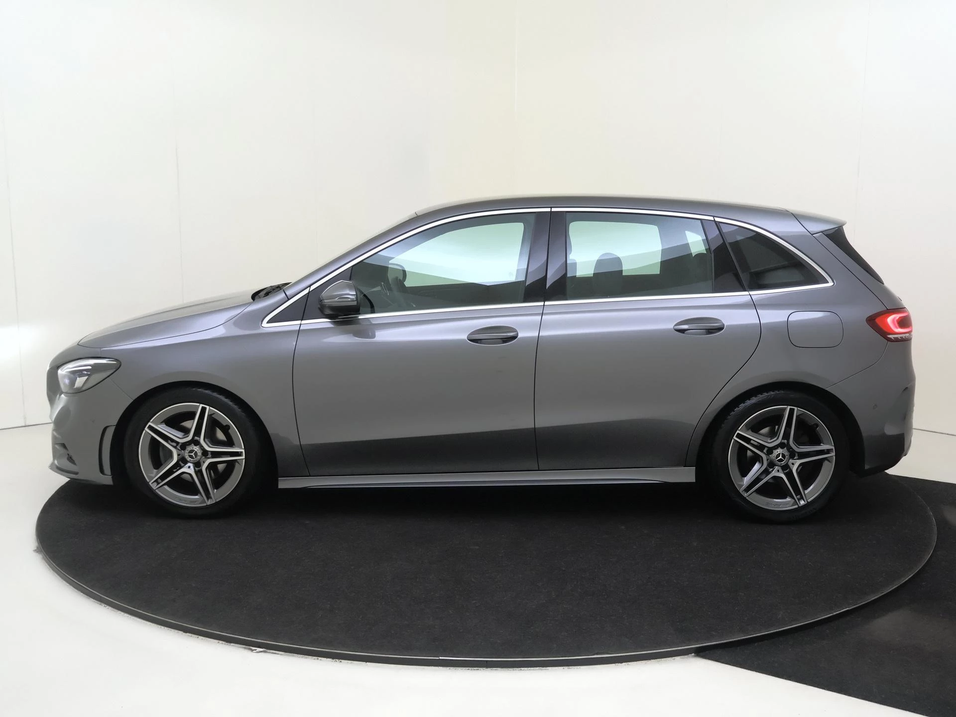 Mercedes-Benz-B-Klasse-image-7