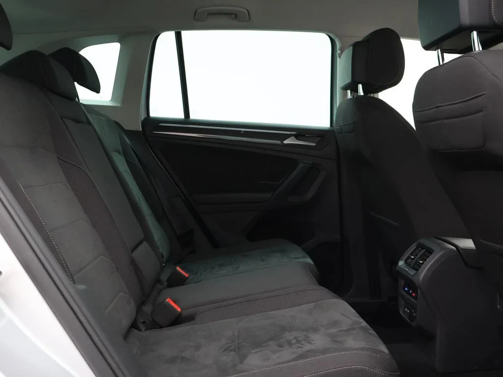 Volkswagen-Tiguan-image-10