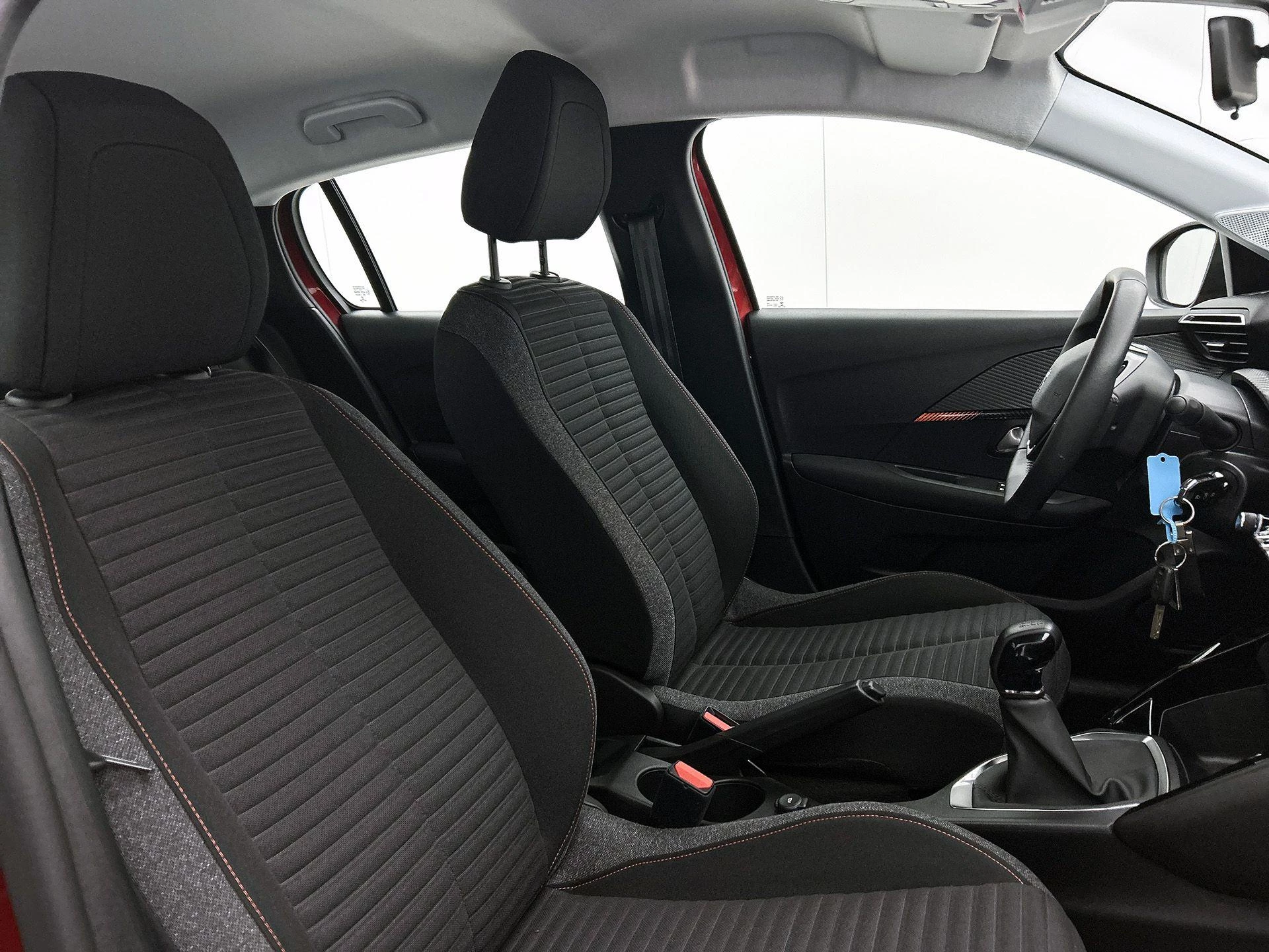 Peugeot-208-image-33