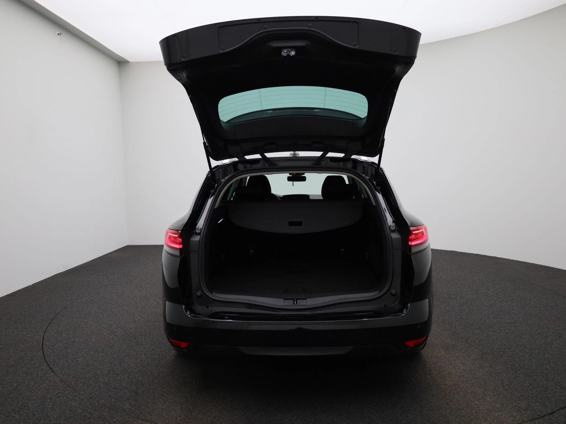 Renault-Mégane Grand Tour-image-12