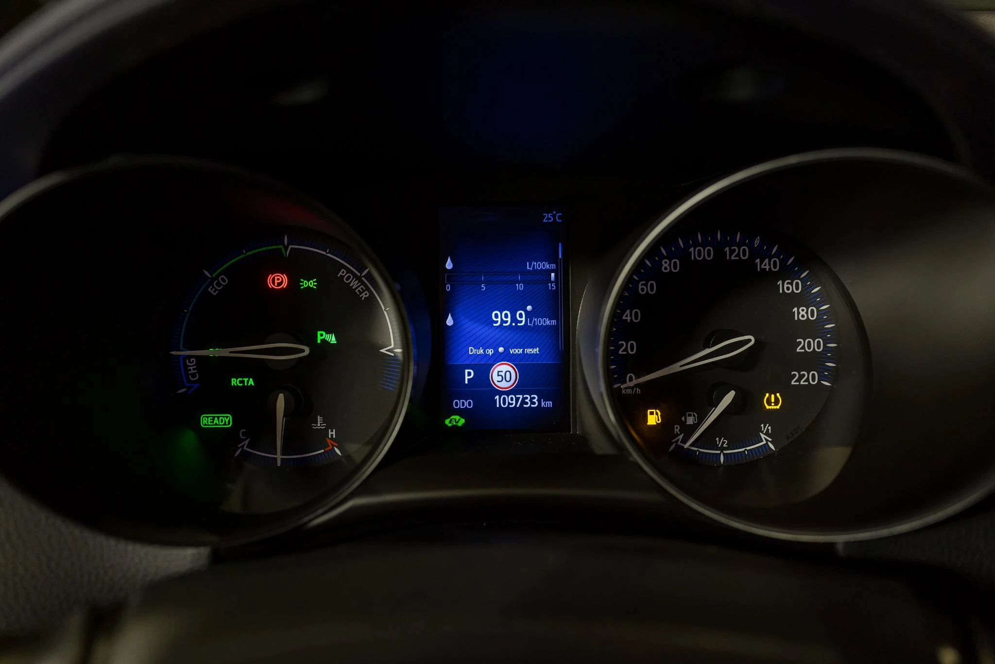 Toyota-C-HR-image-19
