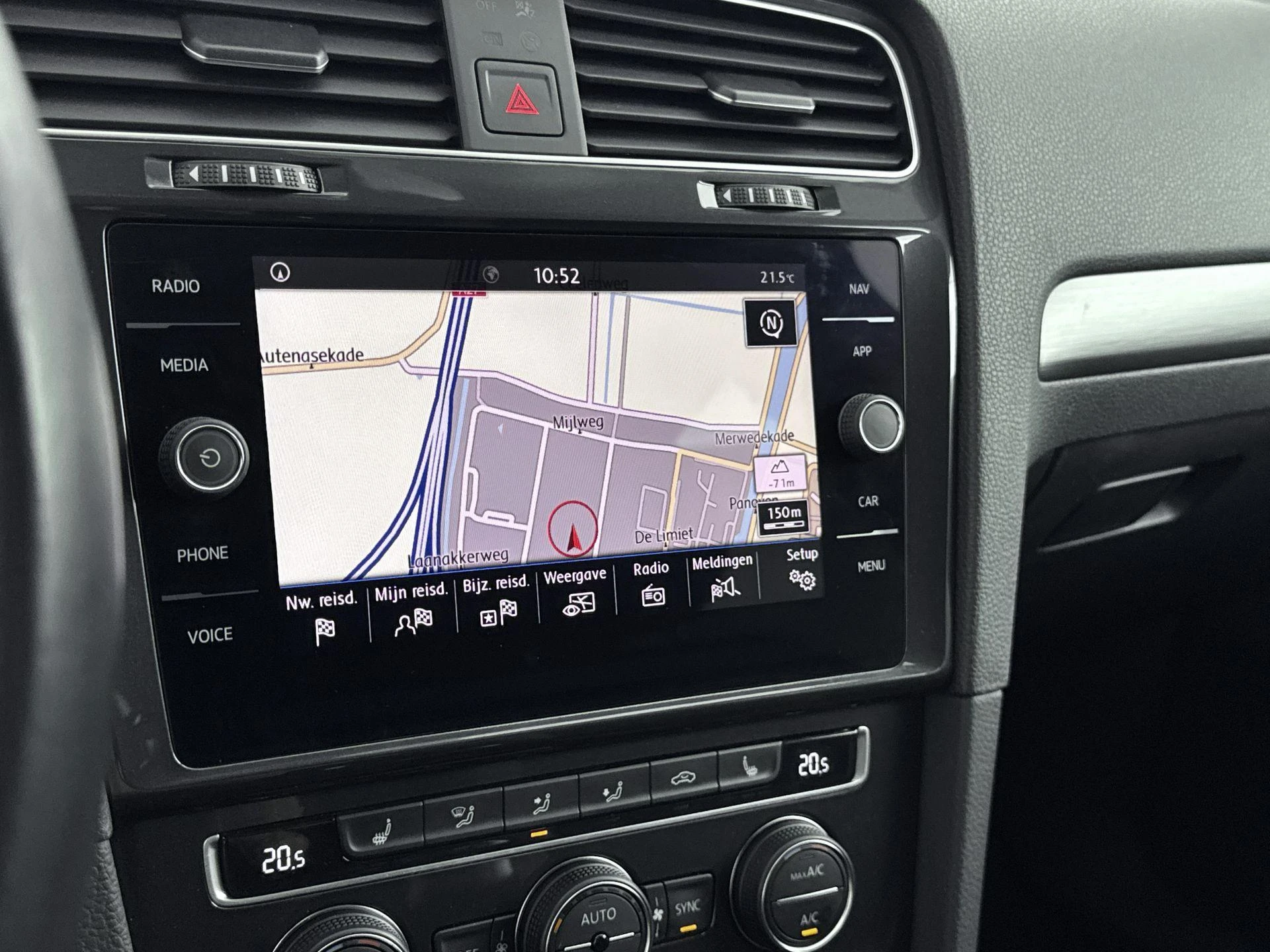 Volkswagen-Golf-image-13