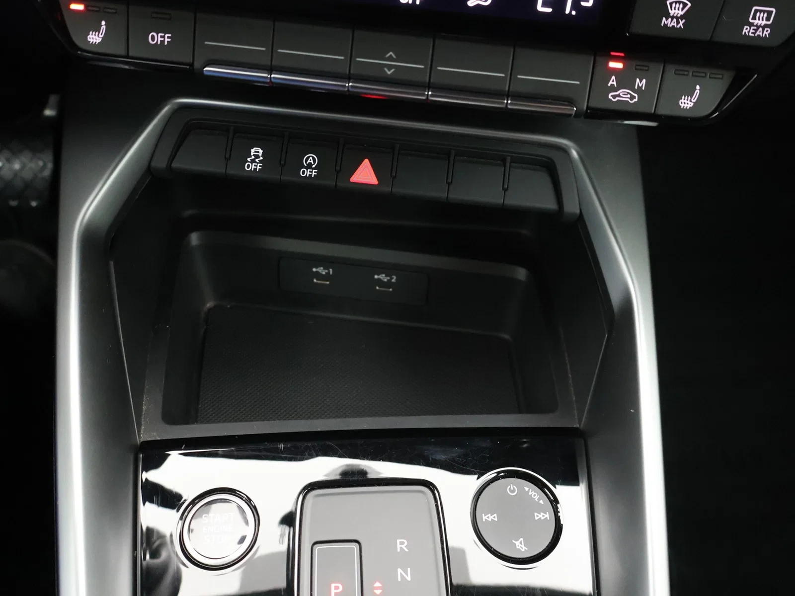 Audi A3 Sportback 30TFSI Business Edition Attraction 110PK *AUTOMAAT*CRUISE*KEYLESS GO*VIRTUAL COCKPIT*APP-C