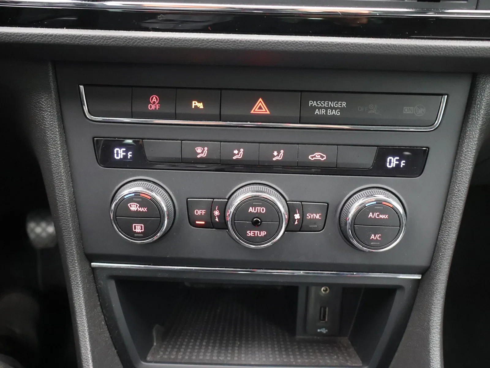 SEAT Leon Leon 1.2TSI *CRUISE CONTROL*PDC*NAVI*RADIO*AIRCO*BLTH*...*