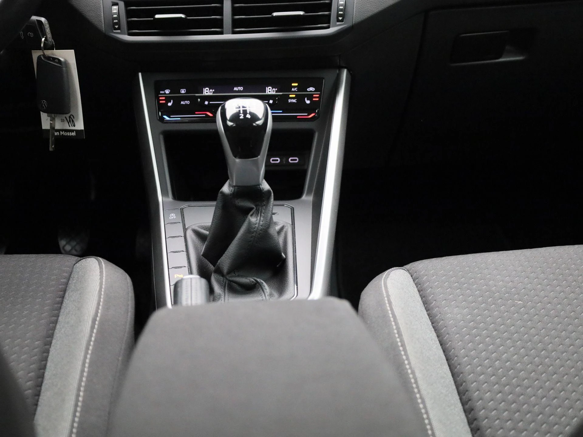 Volkswagen-Polo-image-11