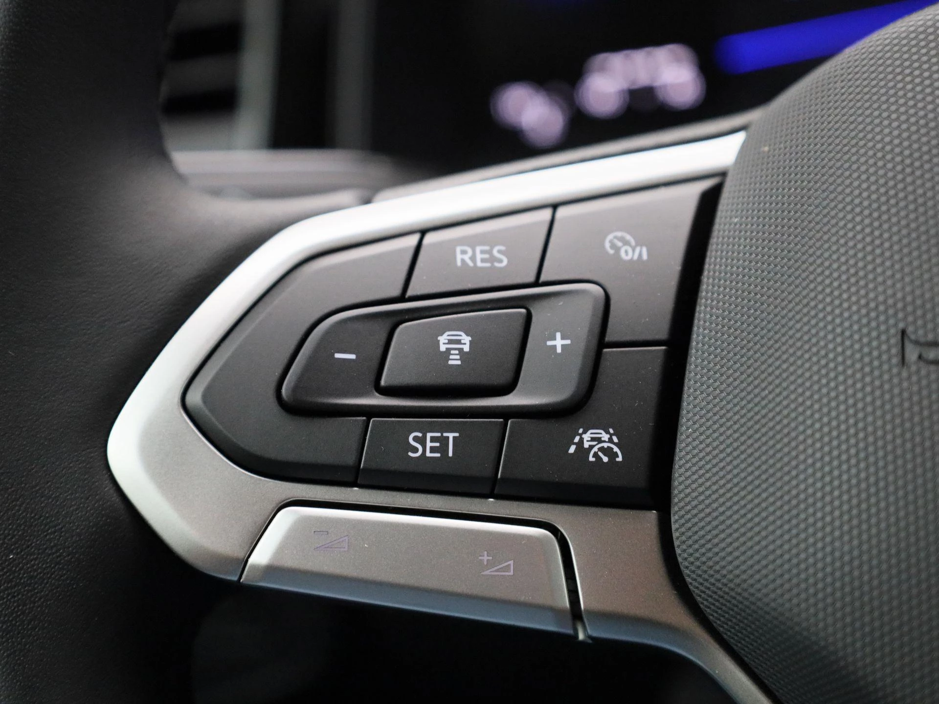 Volkswagen-Polo-image-18