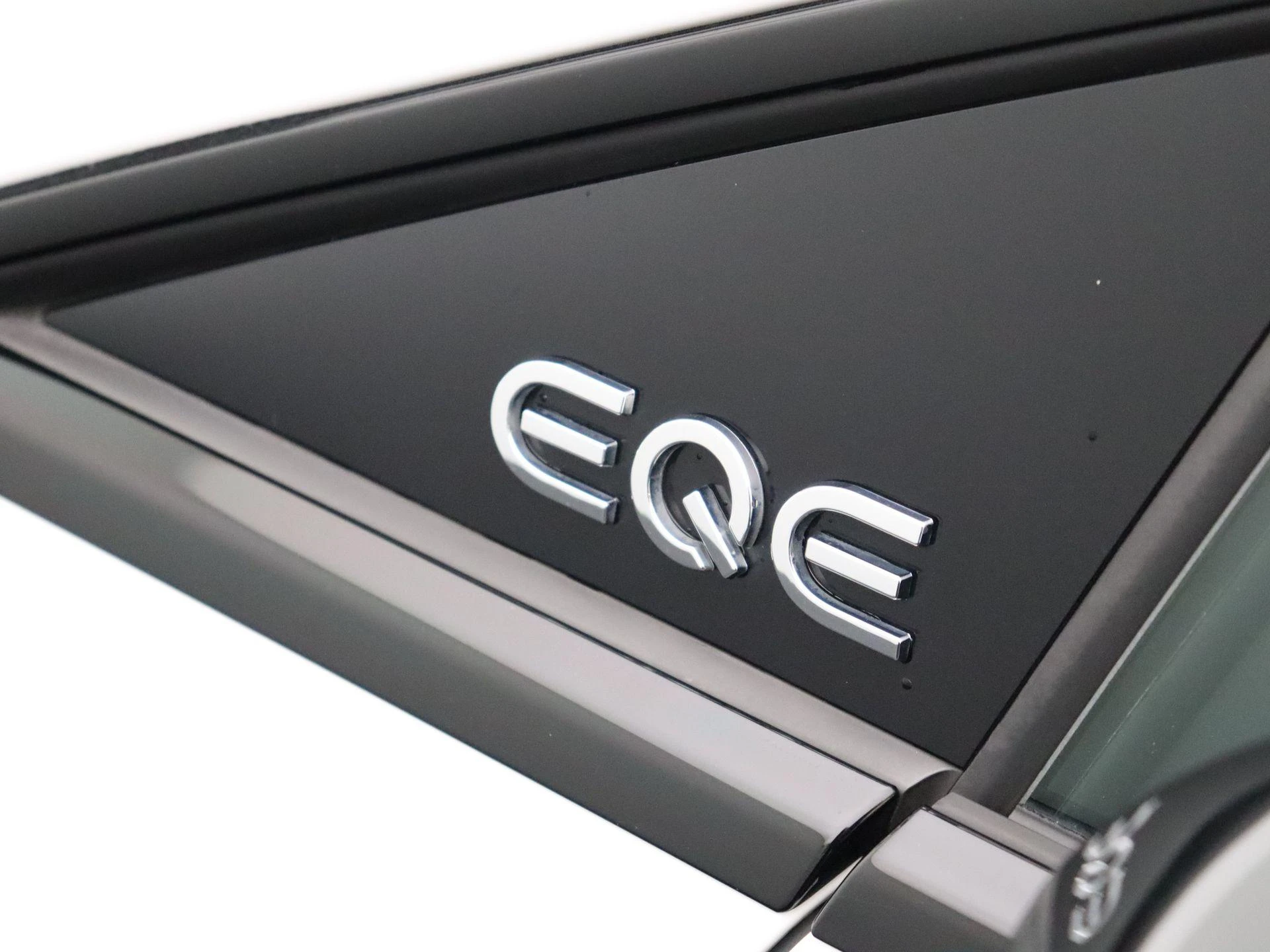 Mercedes-Benz-EQE-image-7