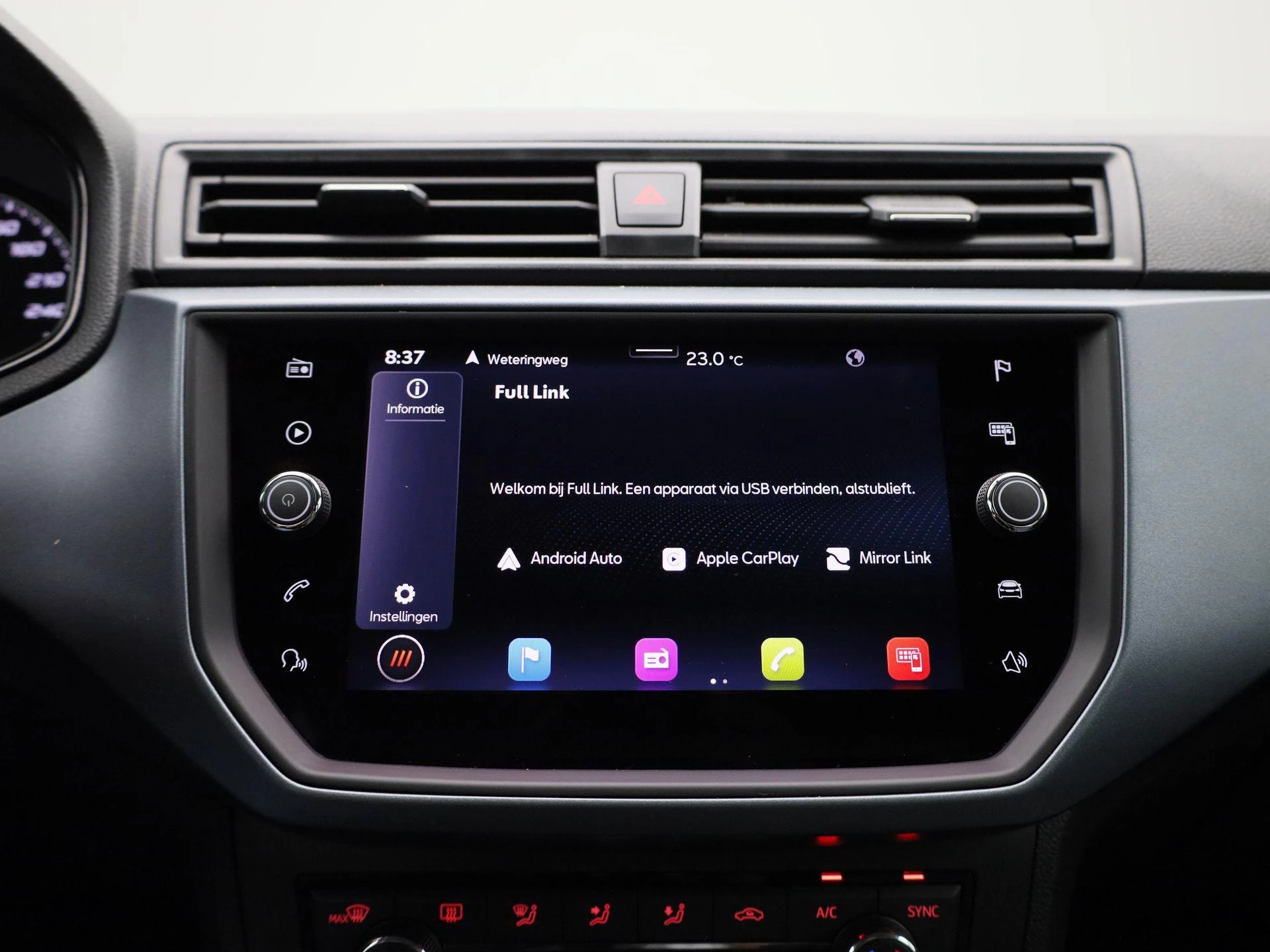 SEAT-Arona-image-23