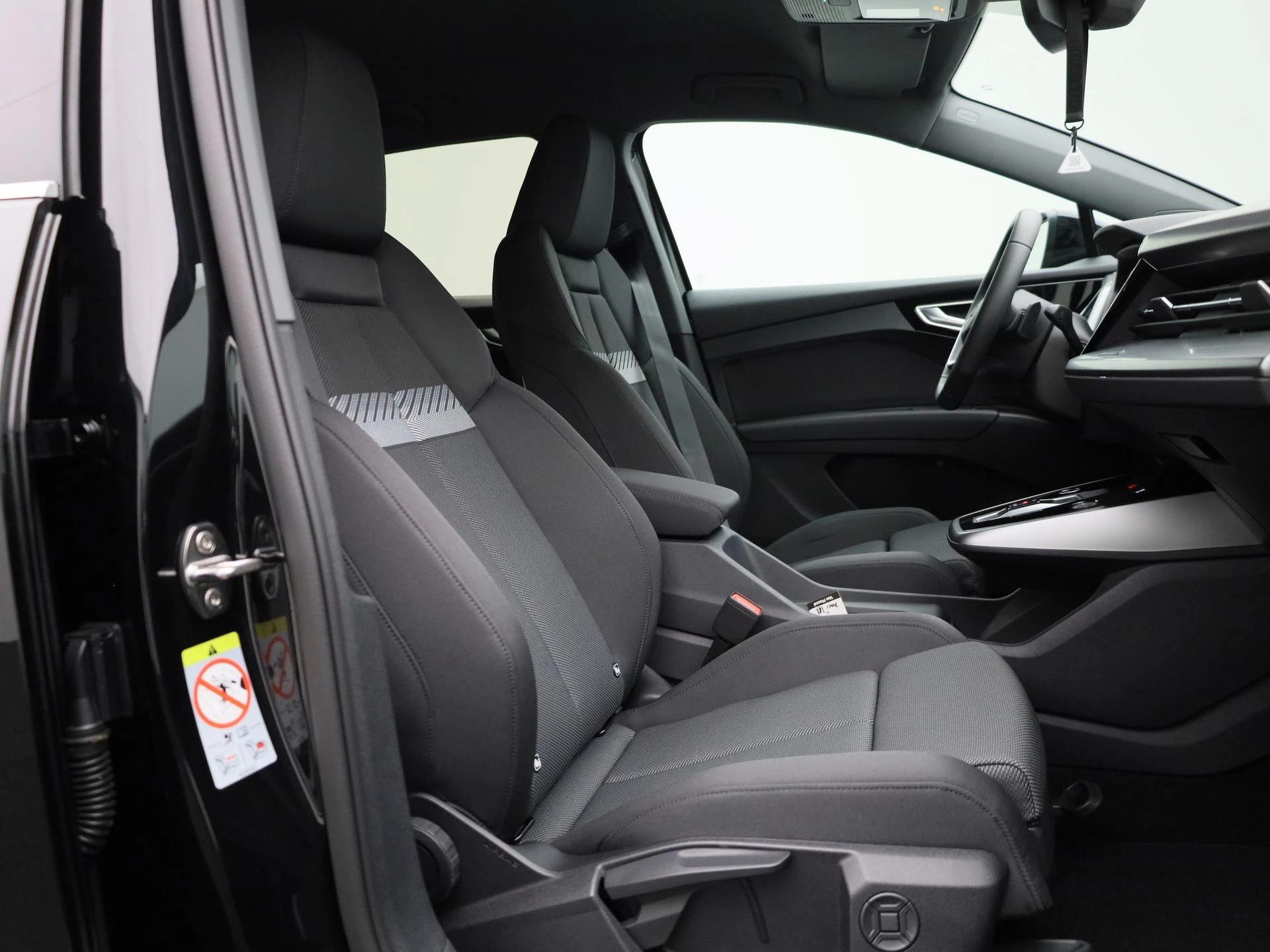 Audi-Q4 e-tron-image-38