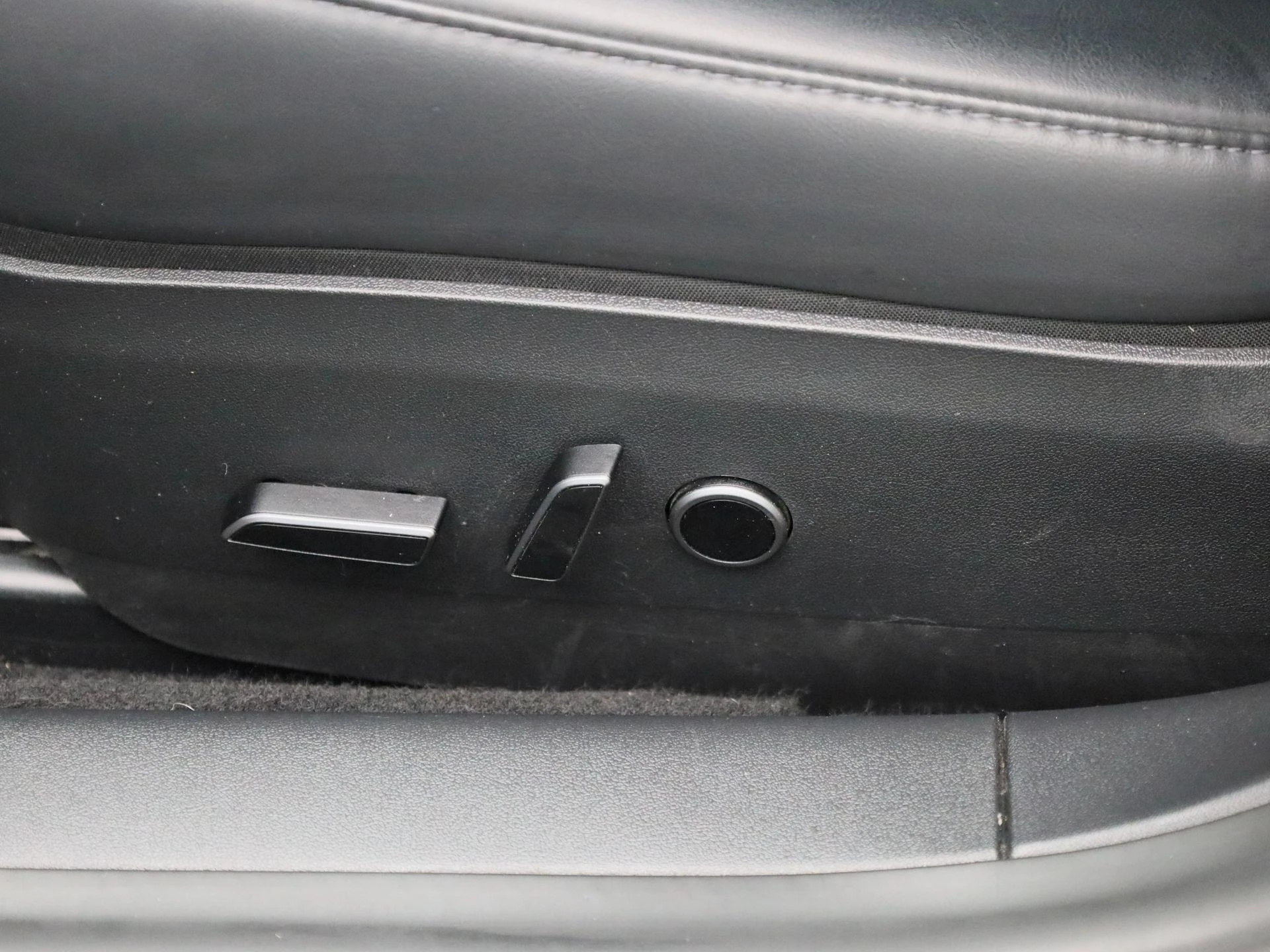 Tesla-Model 3-image-29