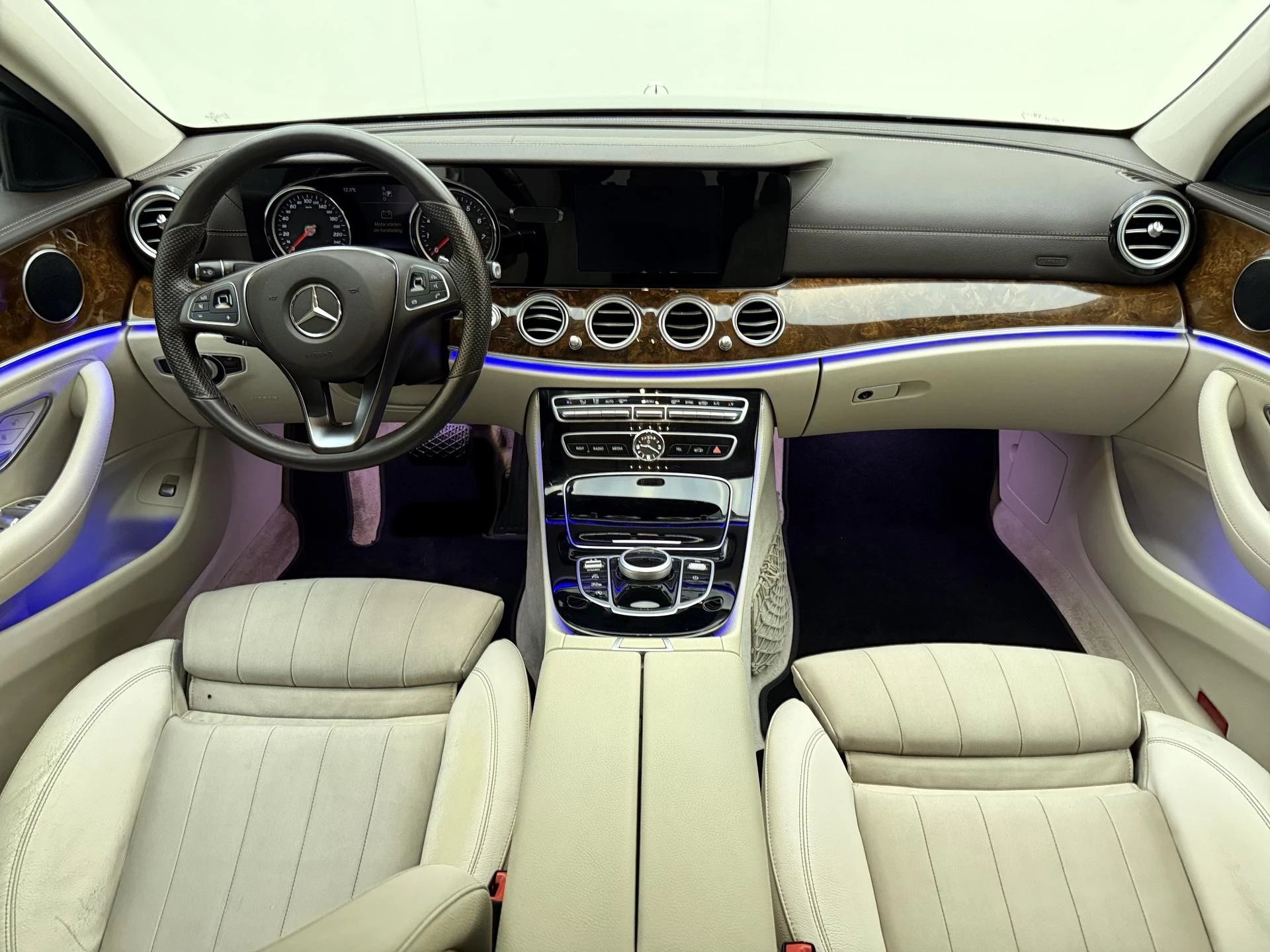 Mercedes-Benz-E-Klasse-image-11