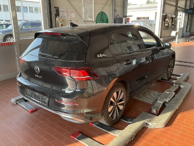 Volkswagen Golf VIII 1.5 eTSI DSG Goal Pano, AHK, Rear-View