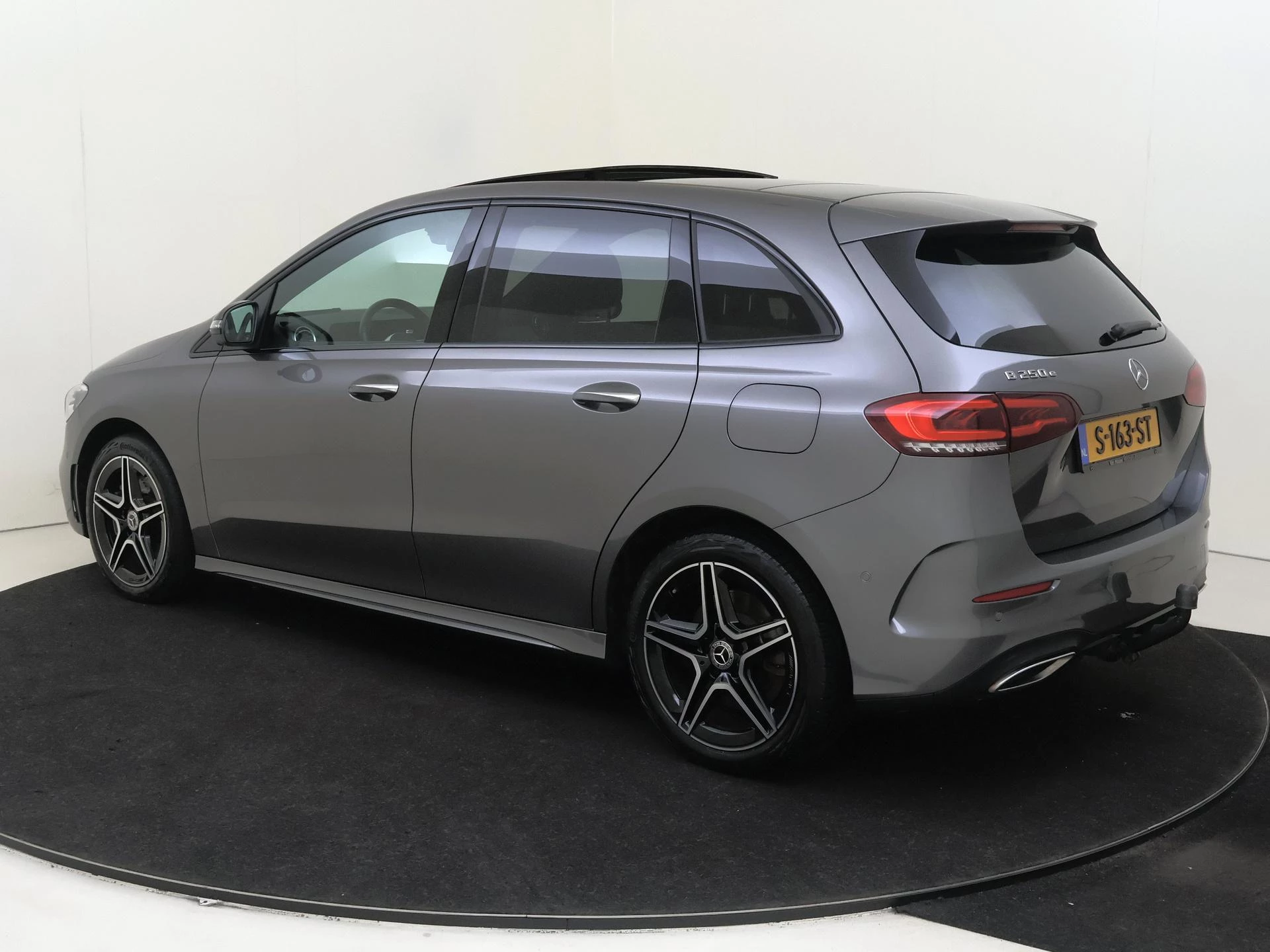 Mercedes-Benz-B-Klasse-image-2