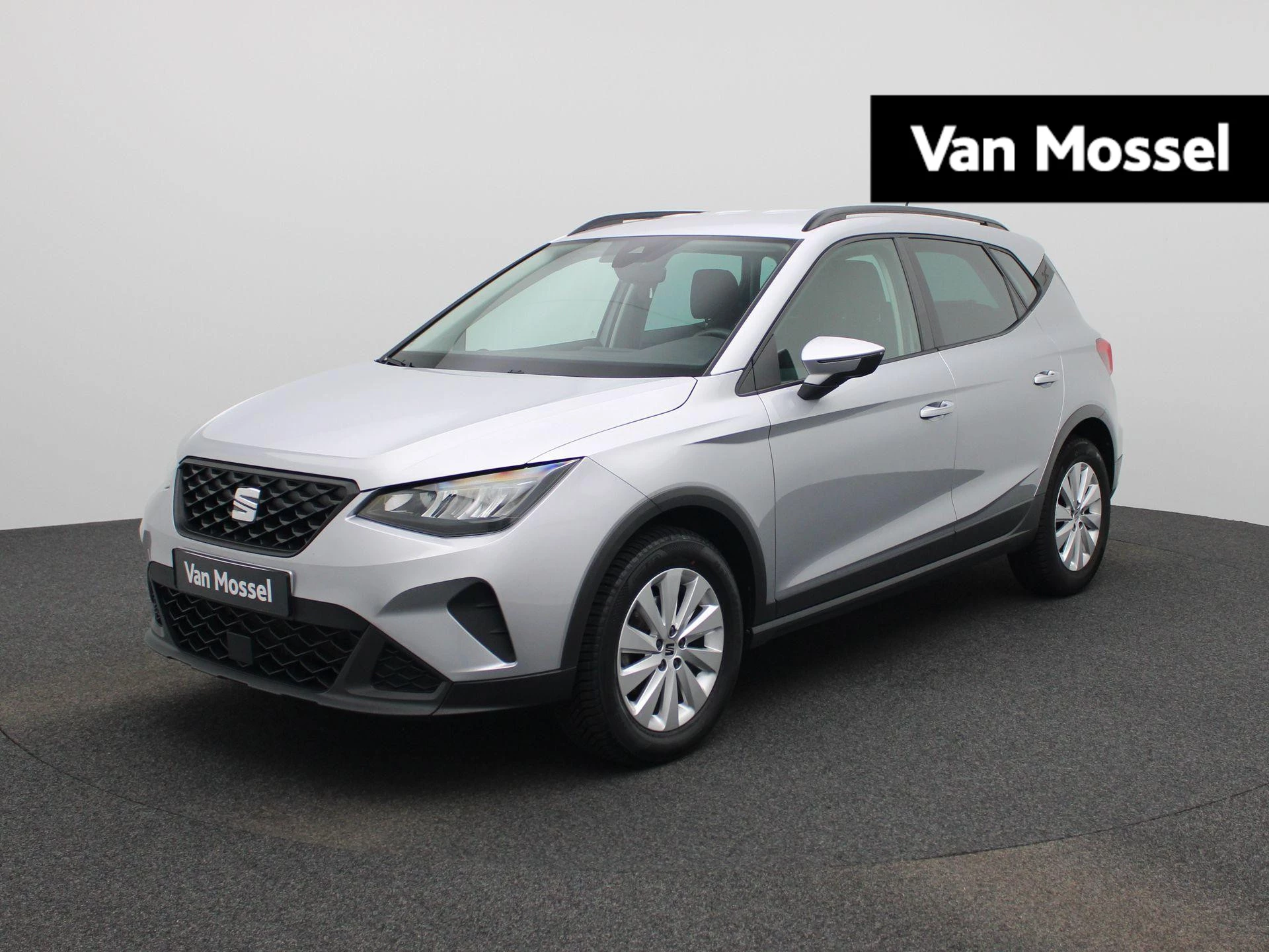 SEAT-Arona-image-0