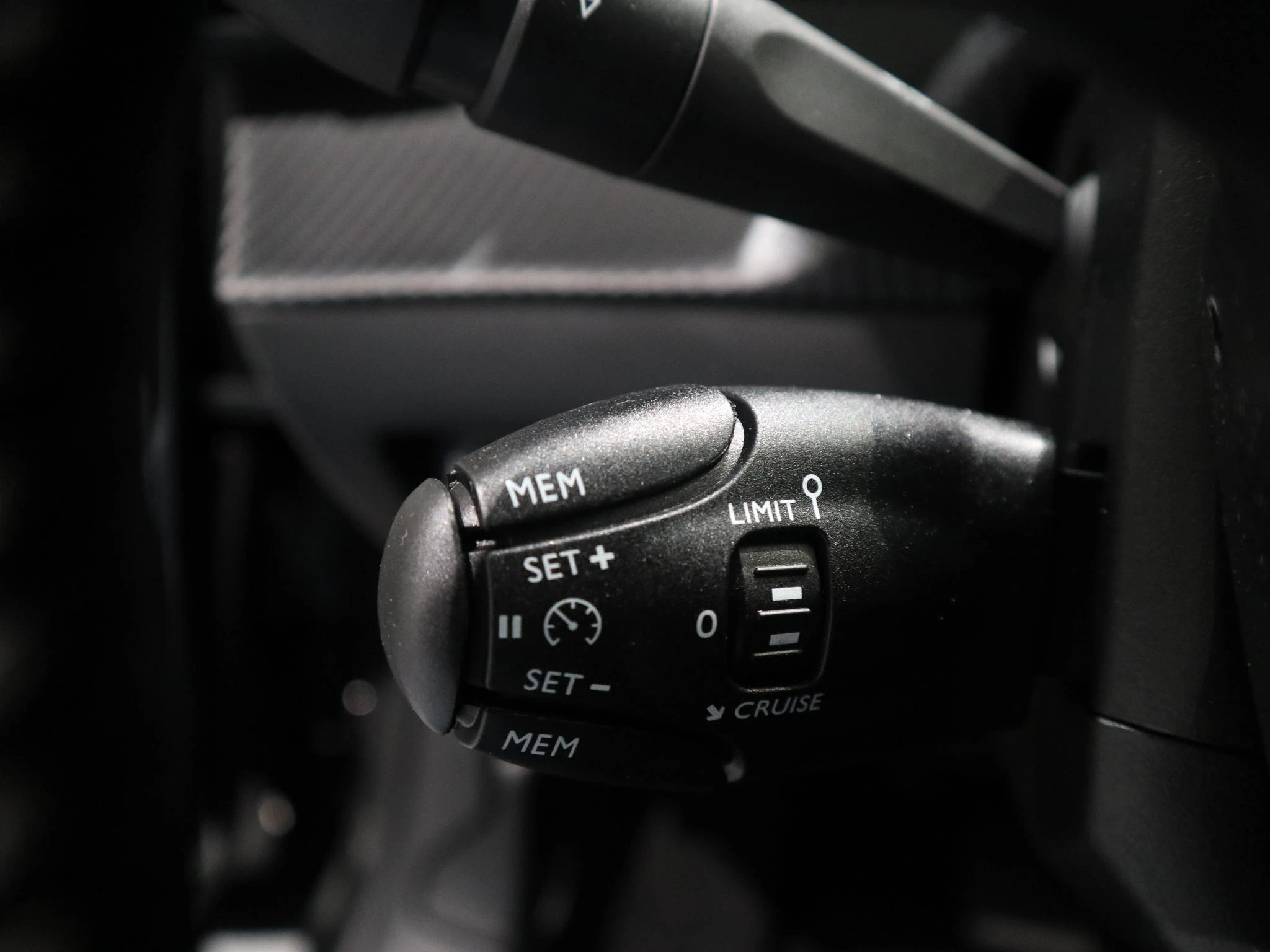 Peugeot-e-208-image-18