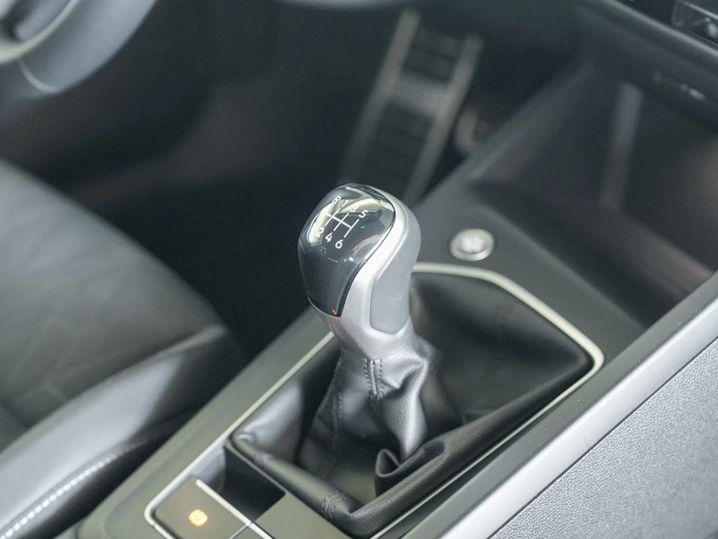 Volkswagen-Golf-image-8