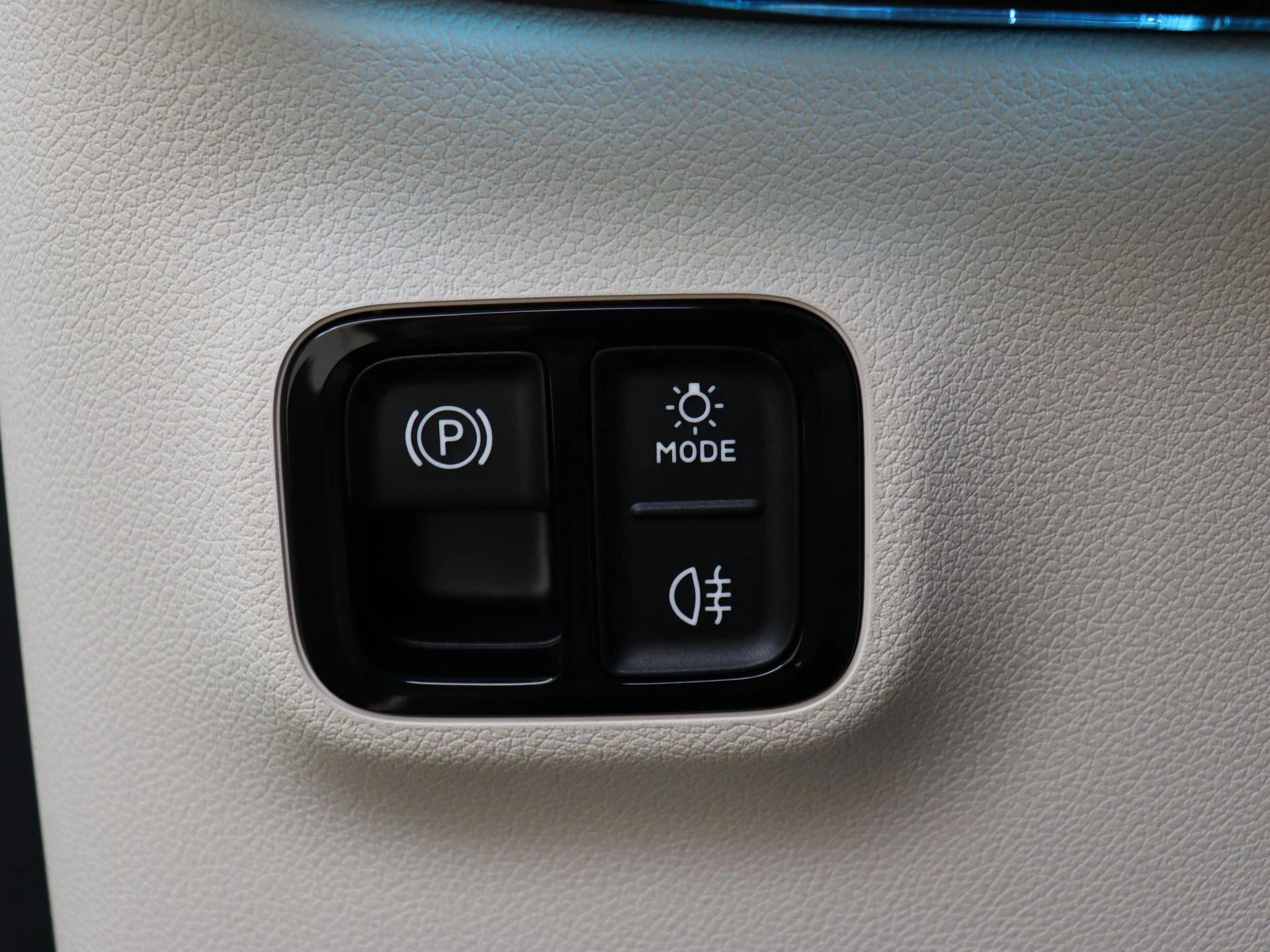 Mercedes-Benz-GLB-image-23