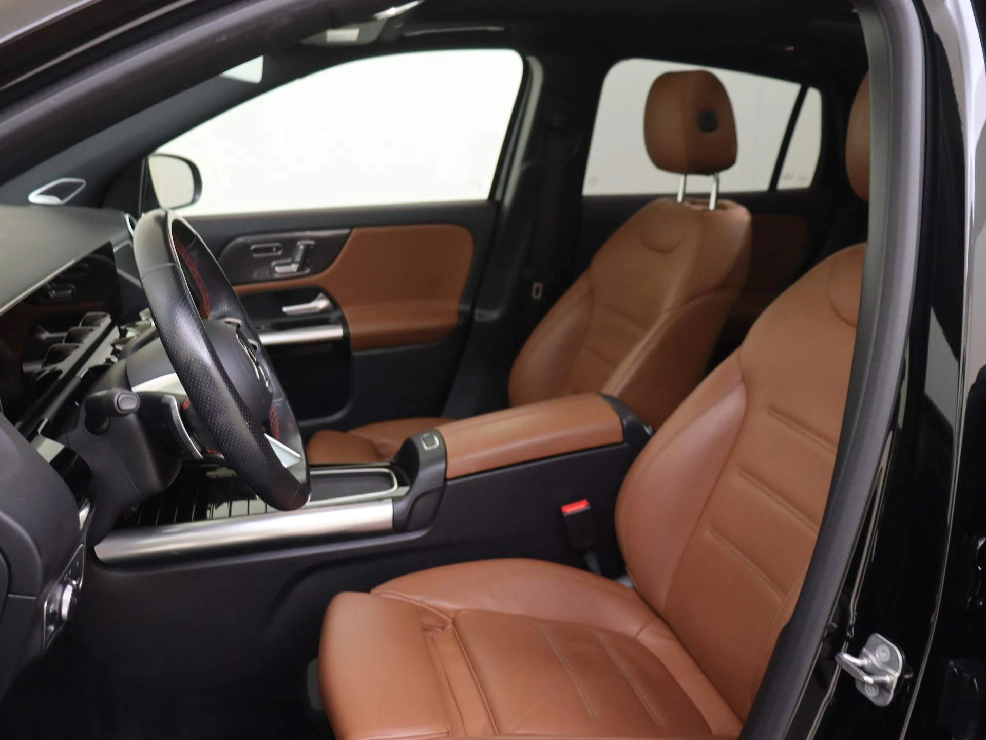 Mercedes-Benz-GLA-image-4