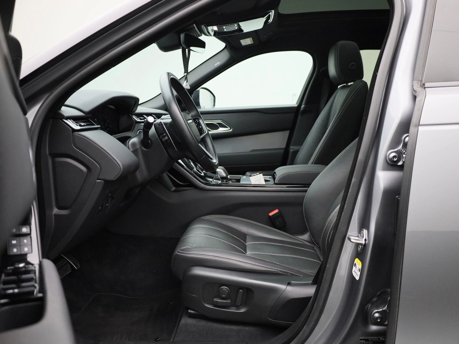 Land Rover-Range Rover Velar-image-10