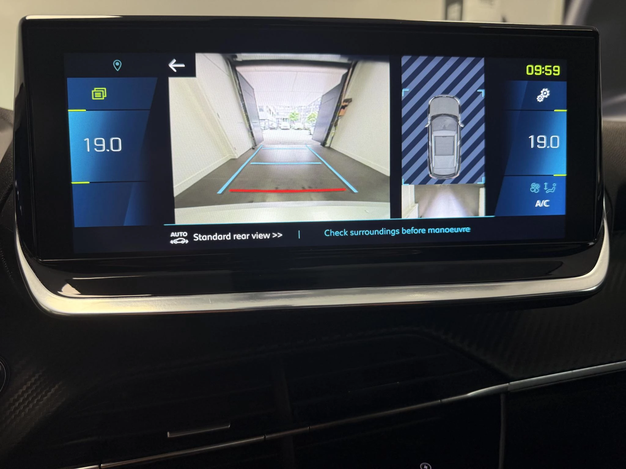Peugeot e-2008 EV Allure Pack 50 kWh