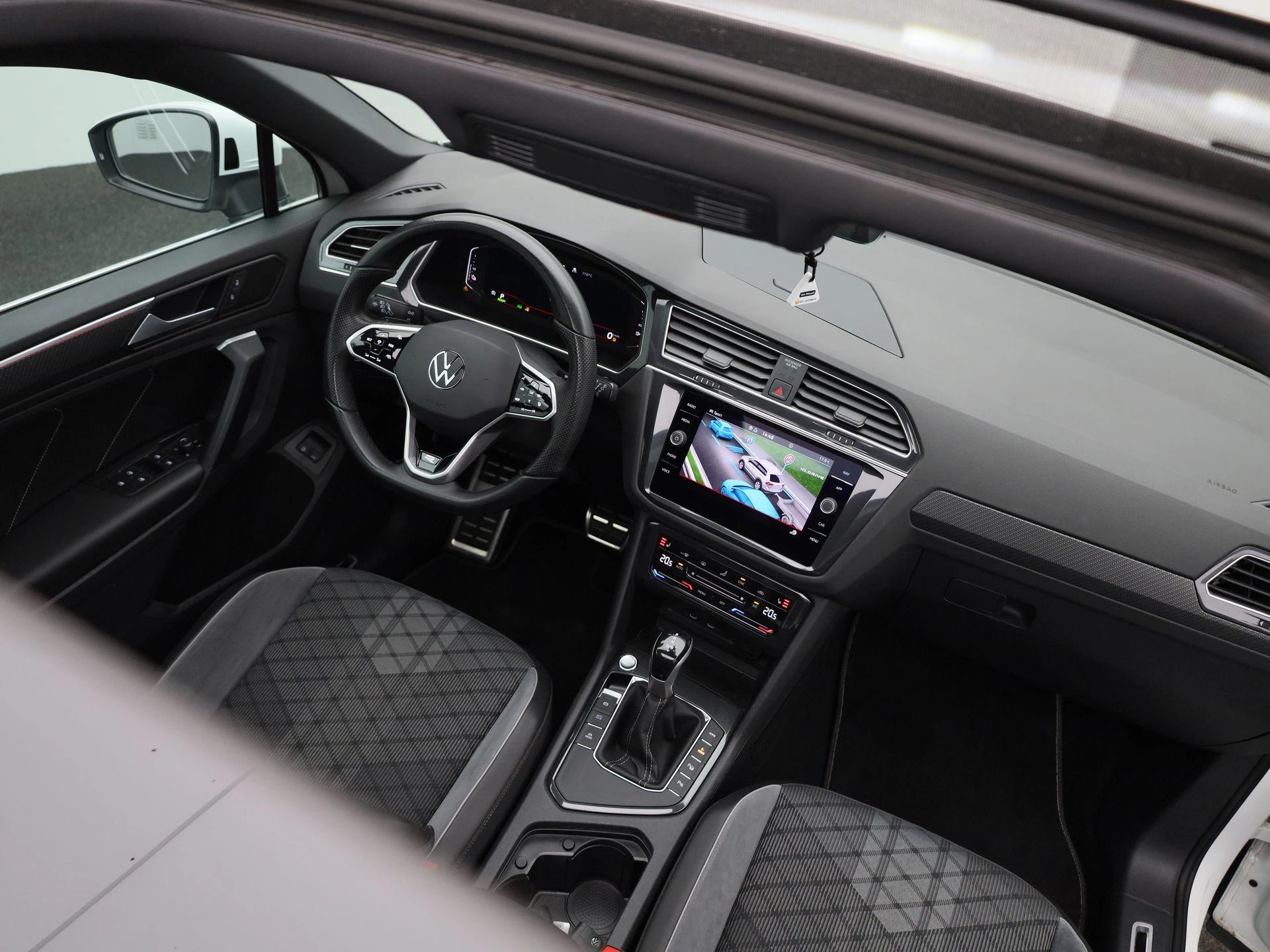 Volkswagen-Tiguan-image-43