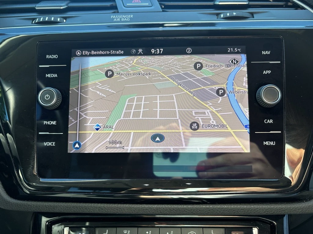 Volkswagen-Touran-image-9