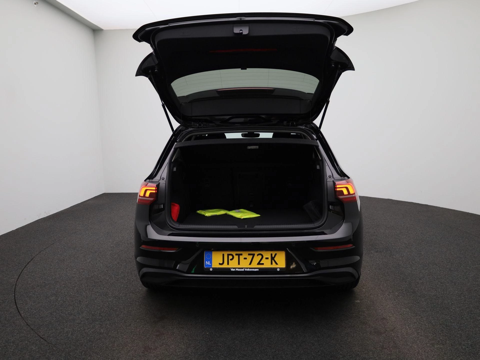 Volkswagen-Golf-image-10