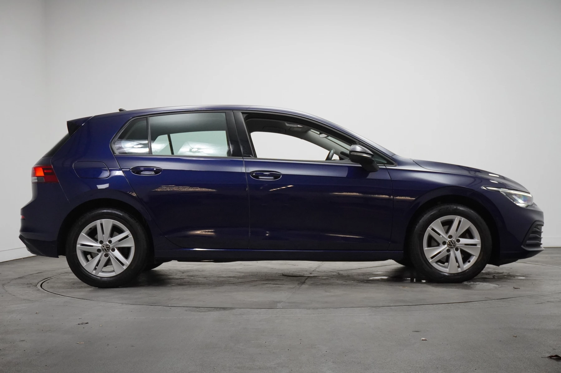 Volkswagen-Golf-image-3