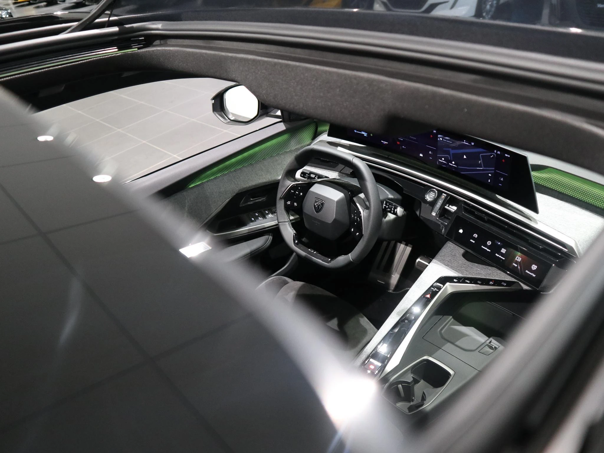 Peugeot-e-5008-image-30
