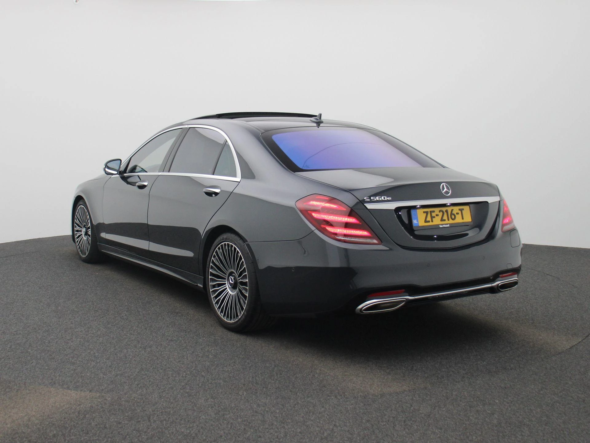 Mercedes-Benz-S-Klasse-image-1