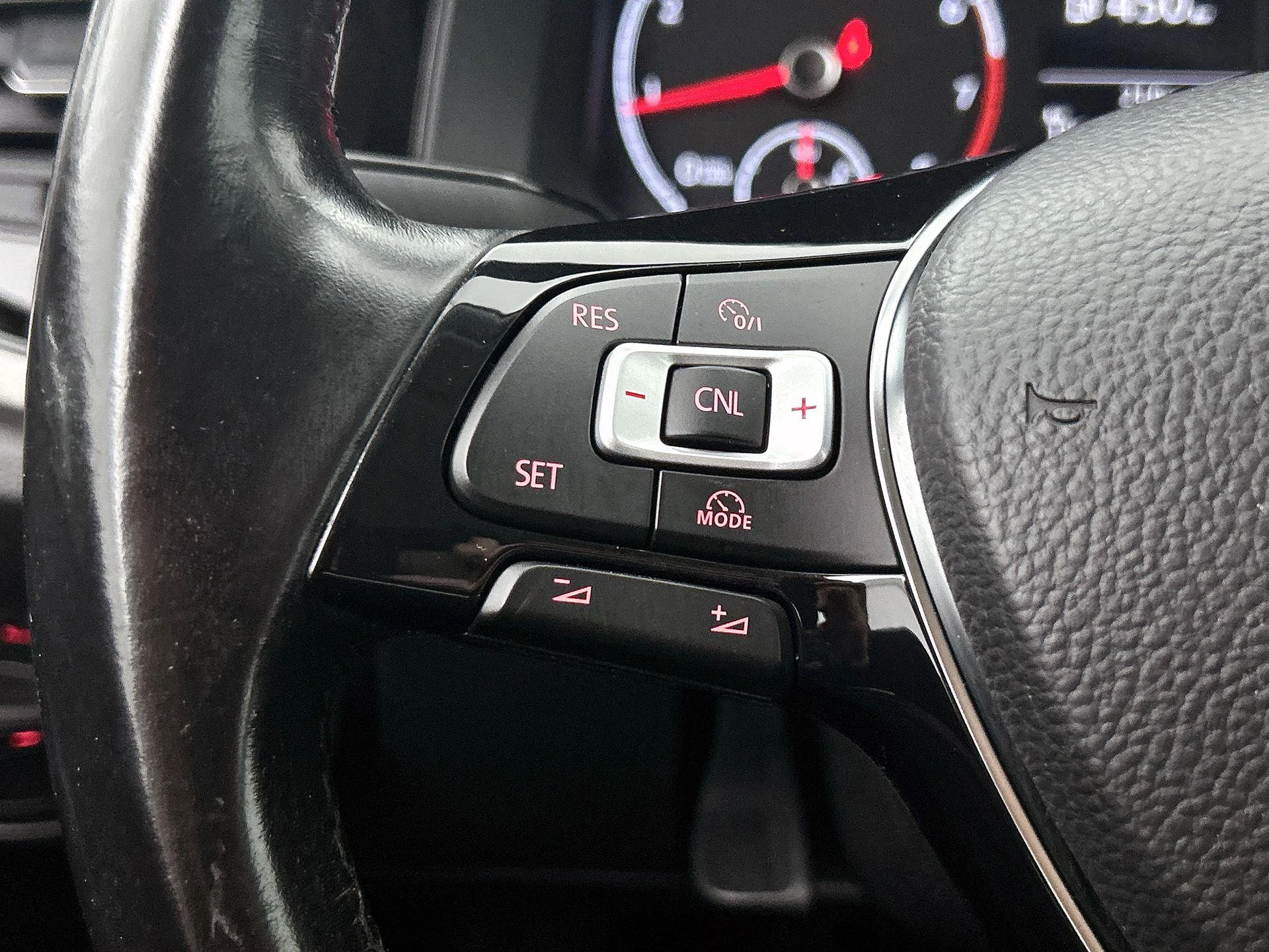 Volkswagen-Polo-image-5