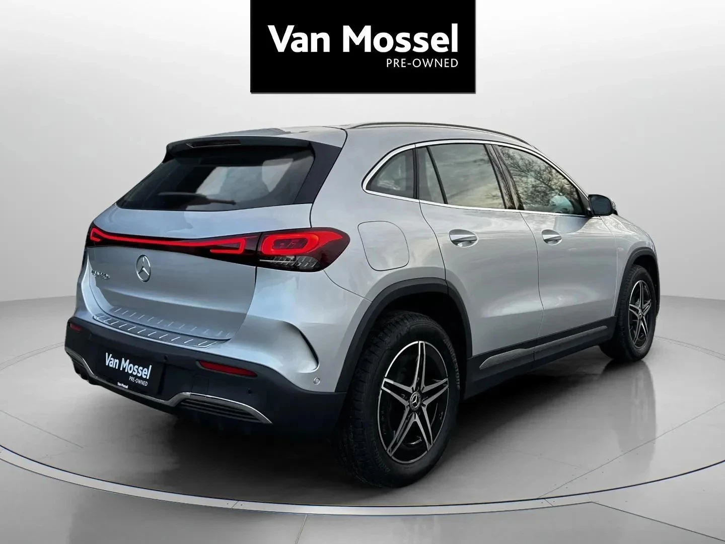 Mercedes-Benz-EQA-image-4