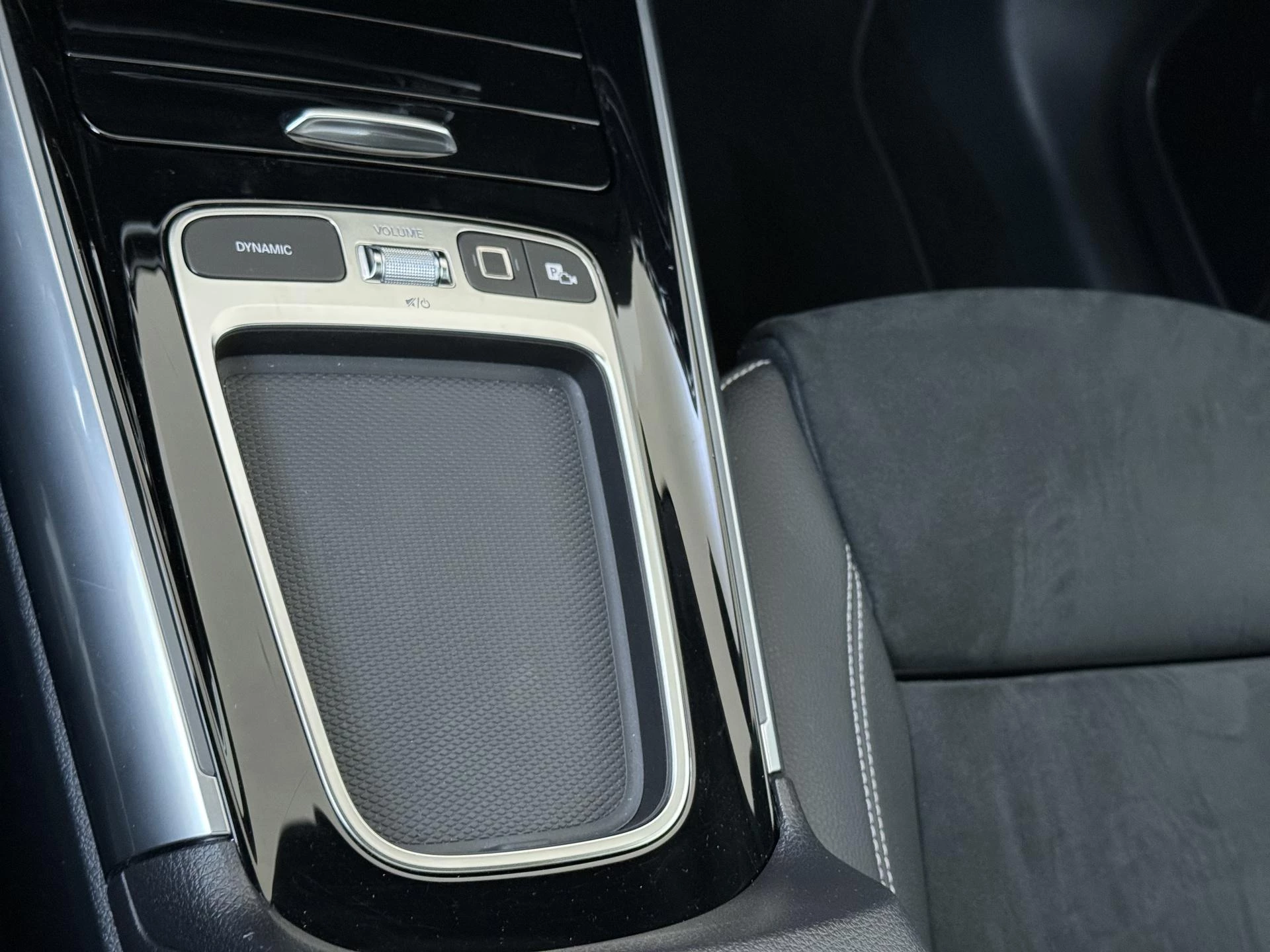 Mercedes-Benz-GLA-image-23