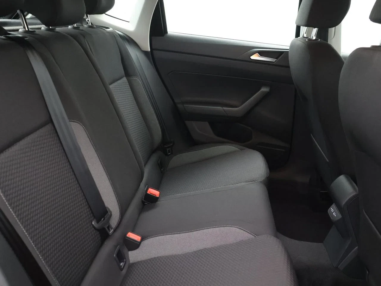 Volkswagen-Polo-image-14