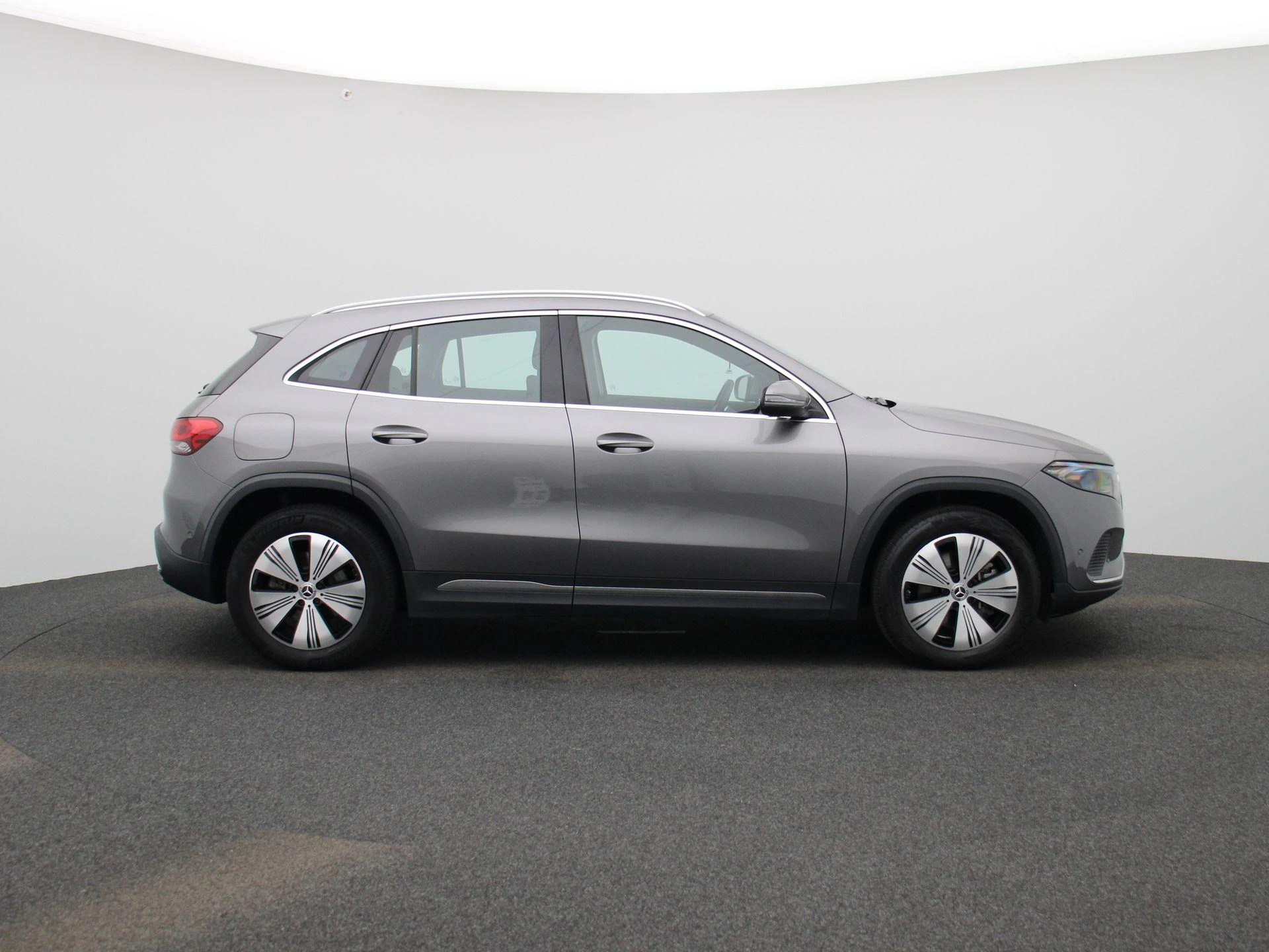 Mercedes-Benz-EQA-image-5