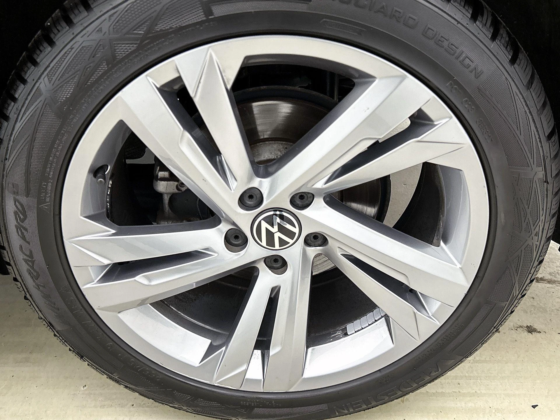 Volkswagen Tiguan 1.5 TSI R-Line Business+ | 150 PK |
