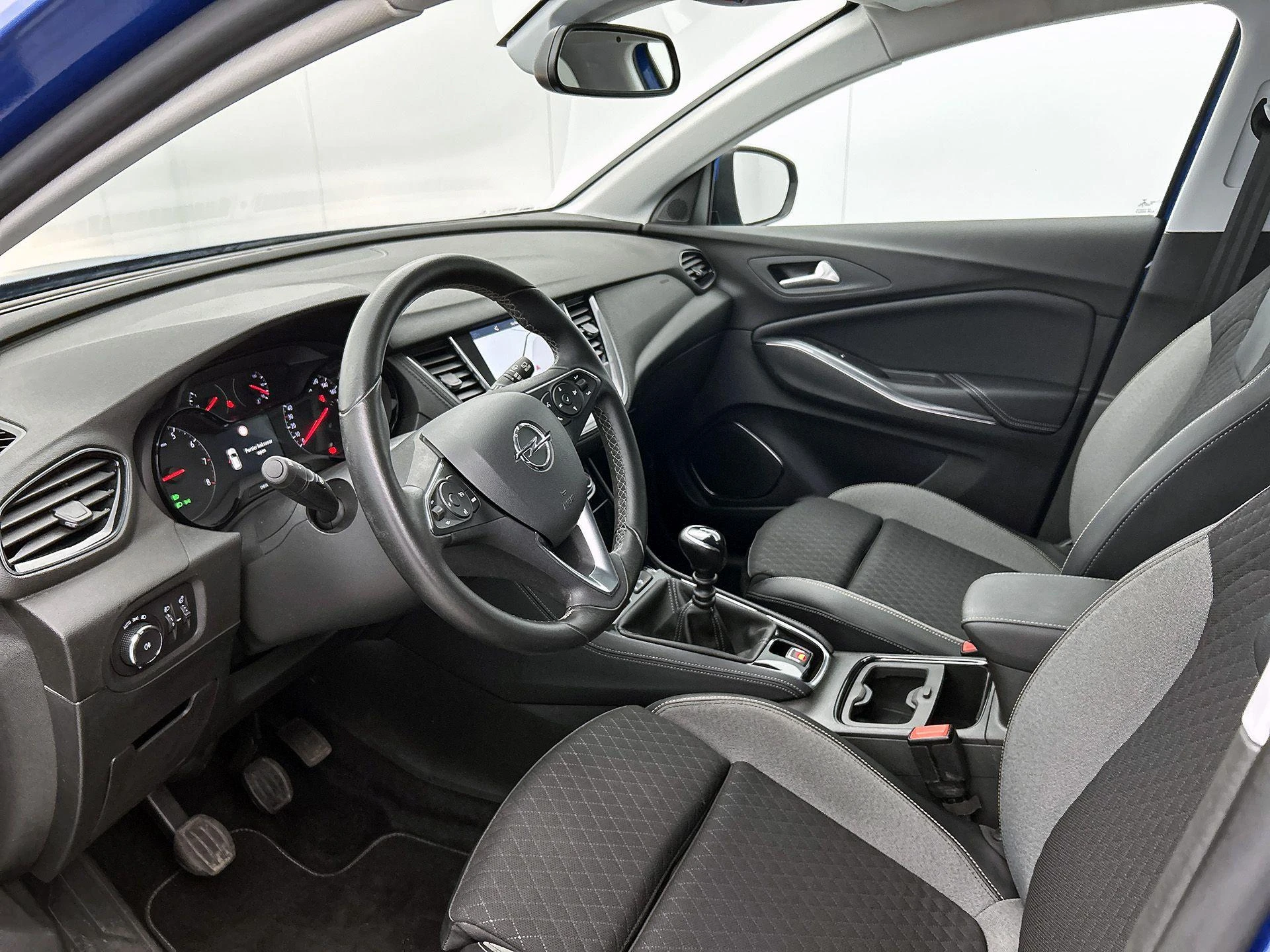 Opel Grandland X 1.2 Turbo Business +