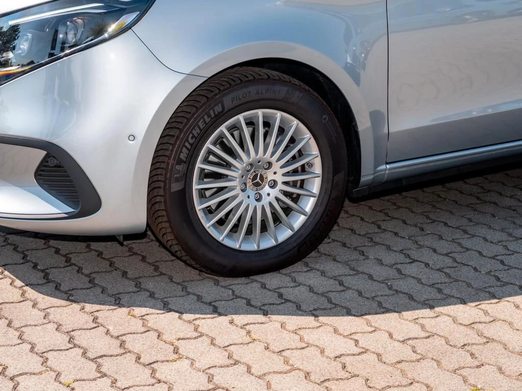 Mercedes-Benz-V-Klasse 300 d-image-5
