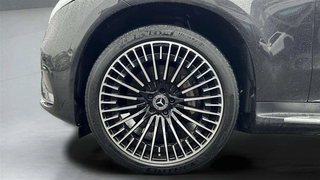 Mercedes-Benz-EQC-image-8