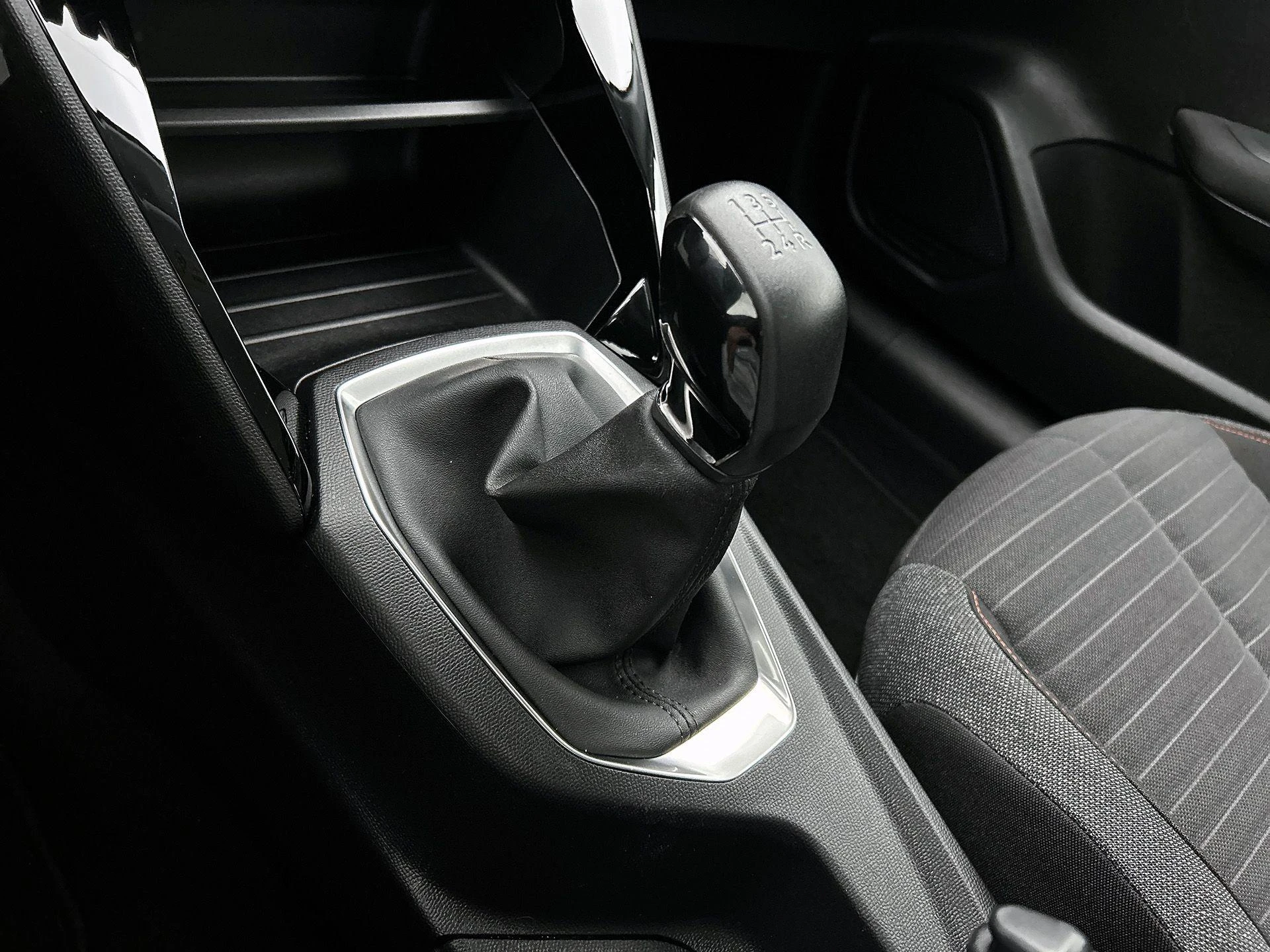 Peugeot-208-image-19