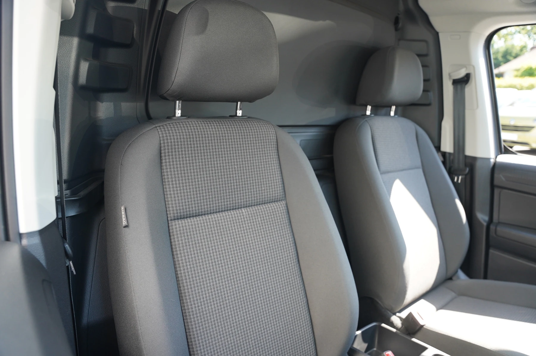 Volkswagen-Caddy-image-8