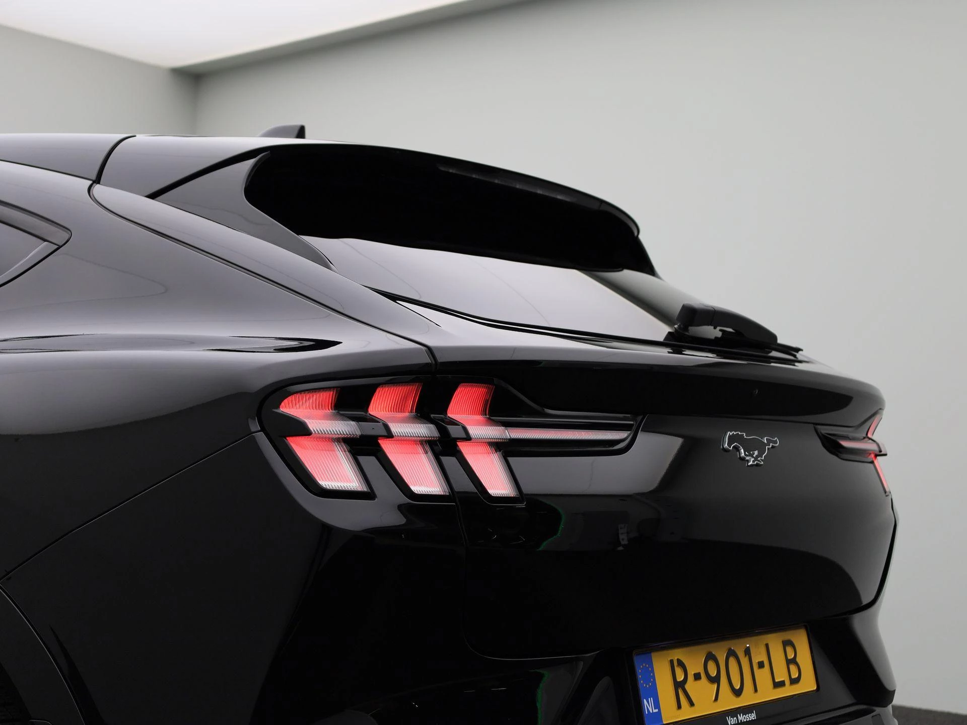 Ford-Mustang Mach-E-image-40