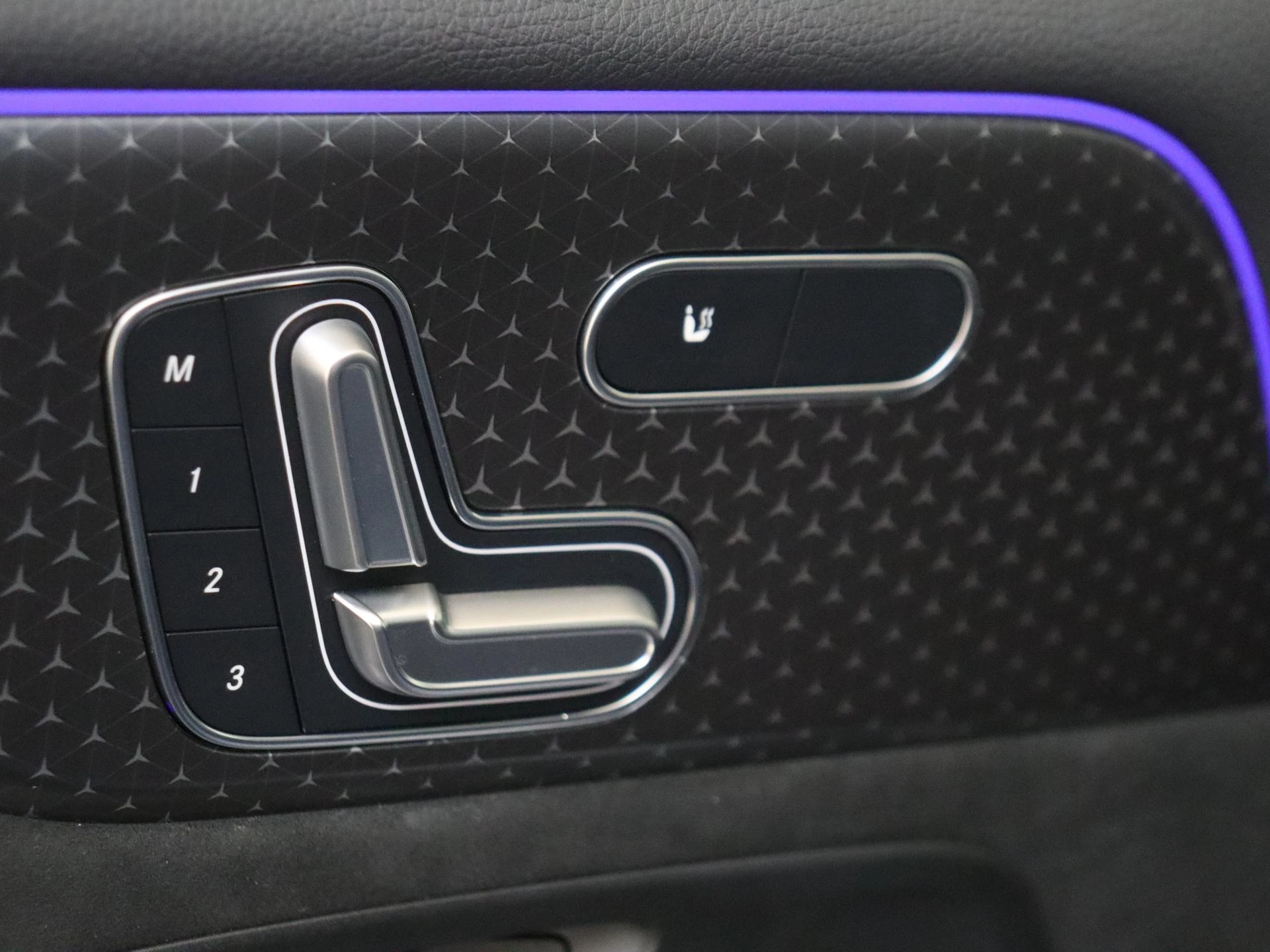 Mercedes-Benz-EQB-image-29