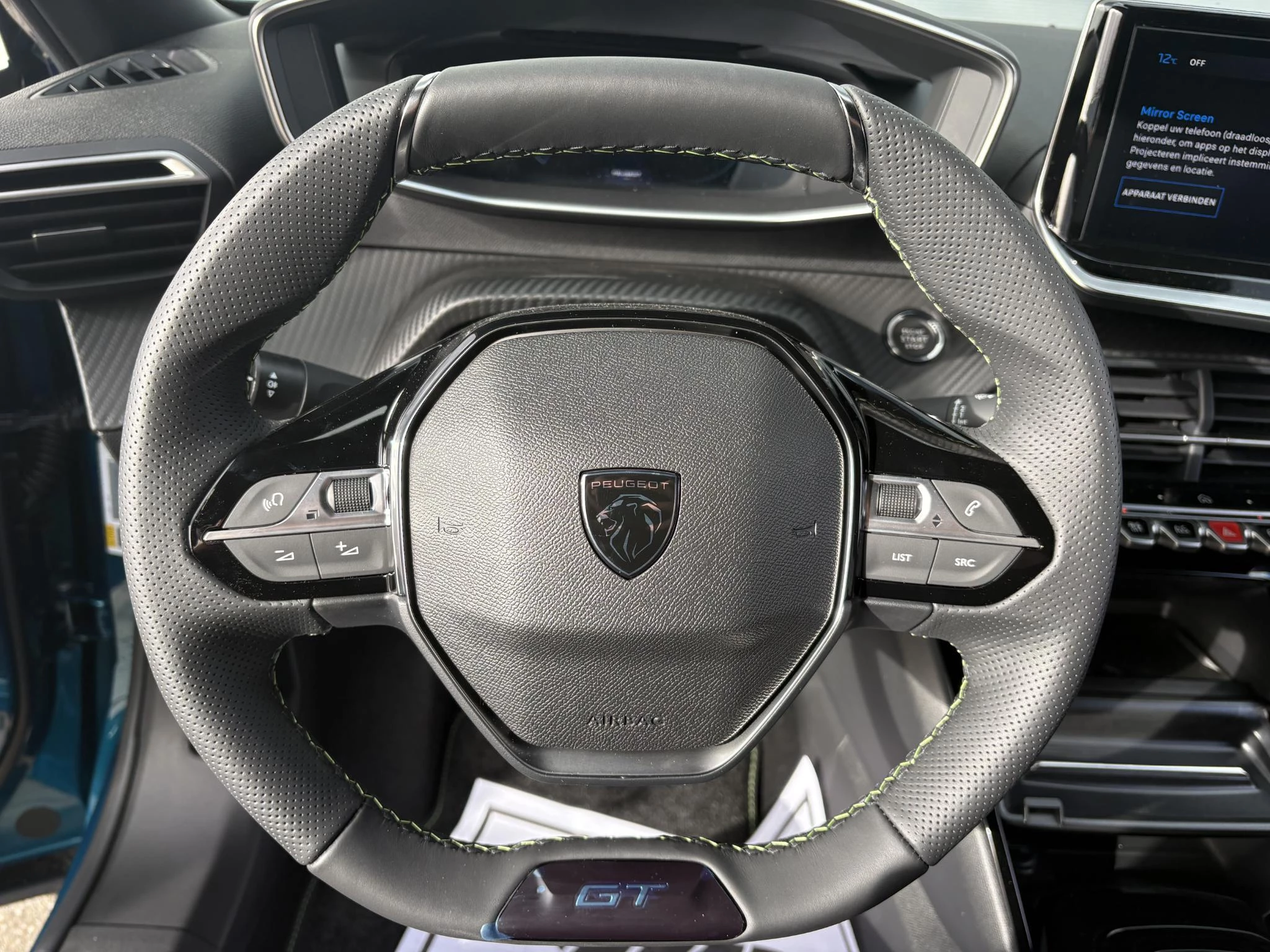 Peugeot-e-2008-image-11