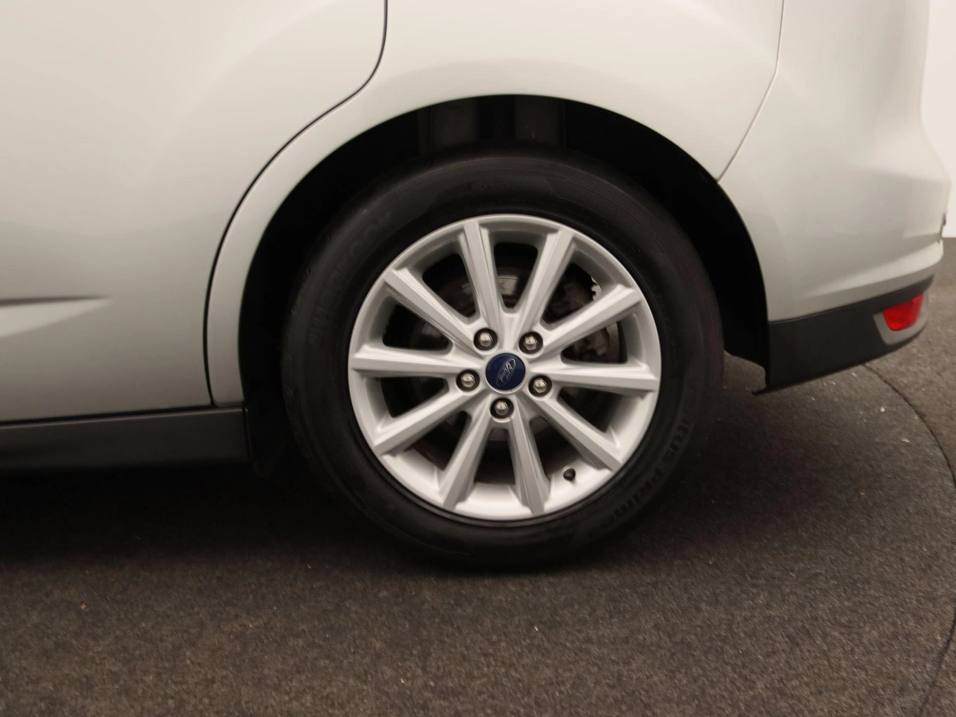 Ford-C-MAX-image-16