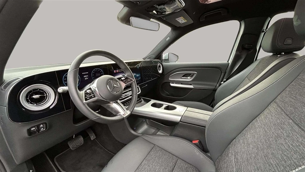 Mercedes-Benz-GLB-image-9