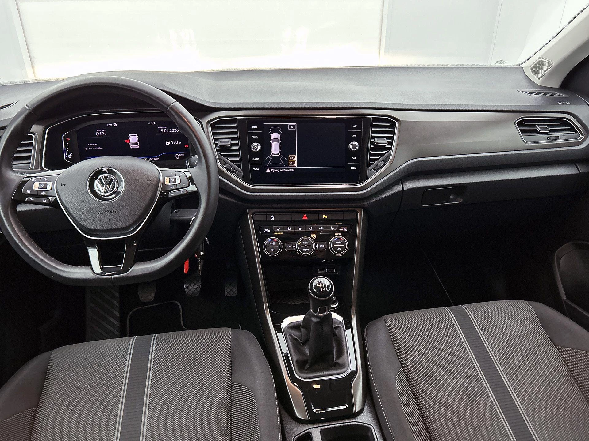 Volkswagen-T-Roc-image-17