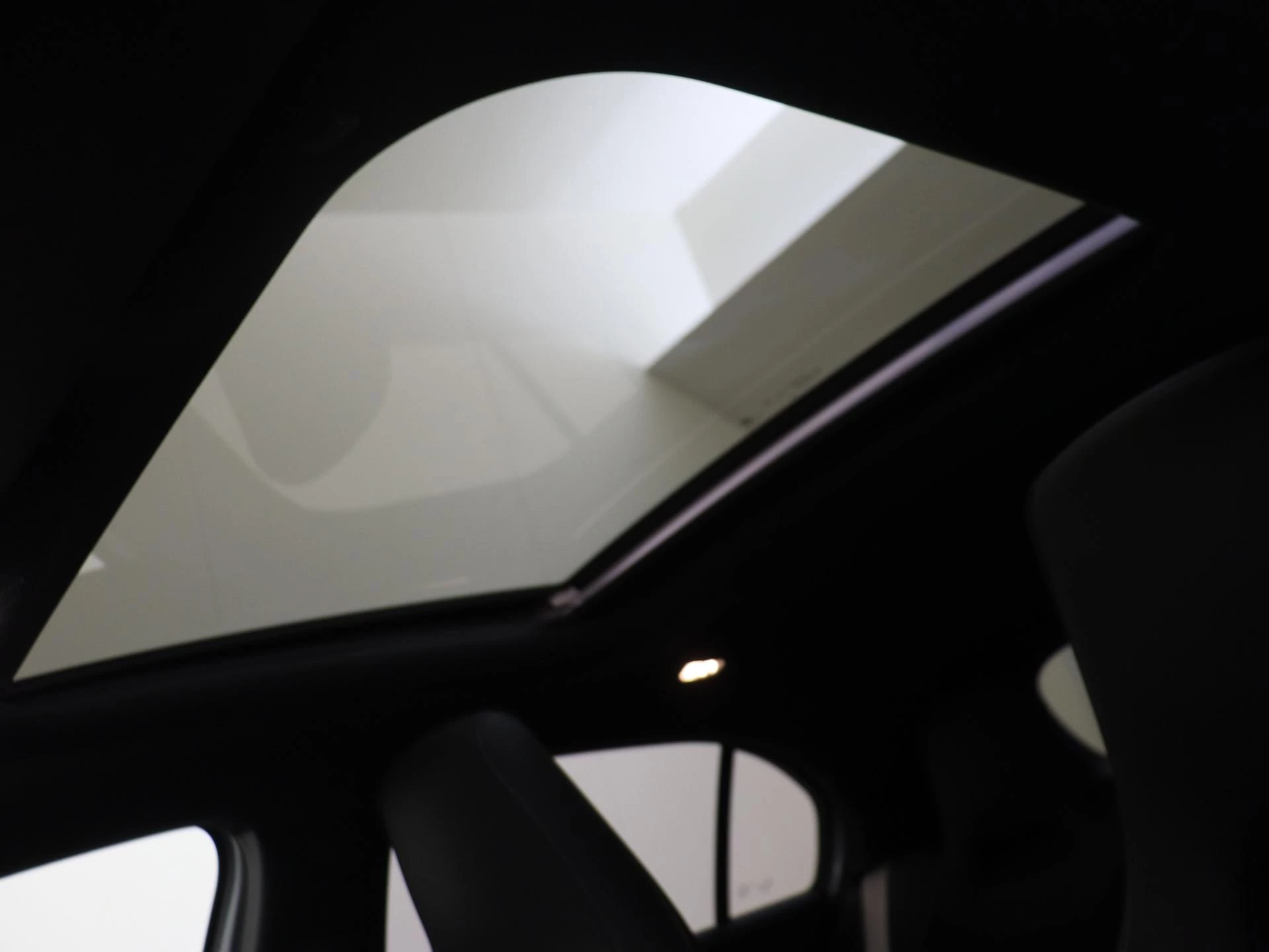 Mercedes-Benz A-Klasse 250 e Business Solution AMG