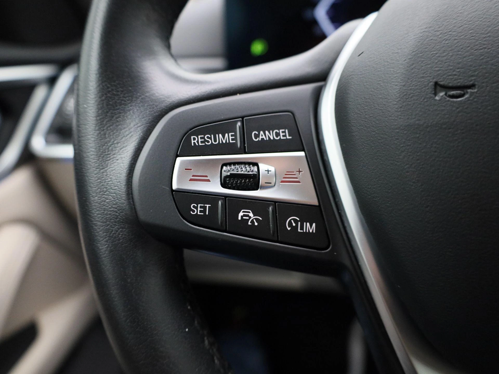 BMW-i4-image-18